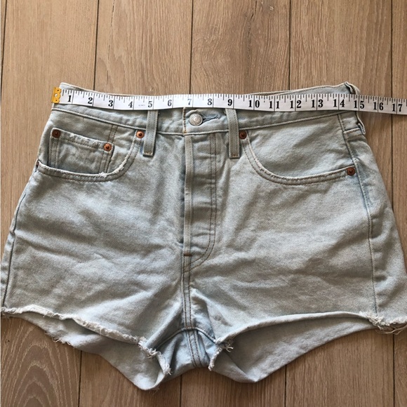 Levi’s 501 Jean Shorts in Light Blue Size 27 - Picture 2 of 11